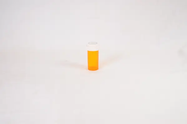 Reversible Vials with Dual-Purpose Caps 13DRAM 275 30013